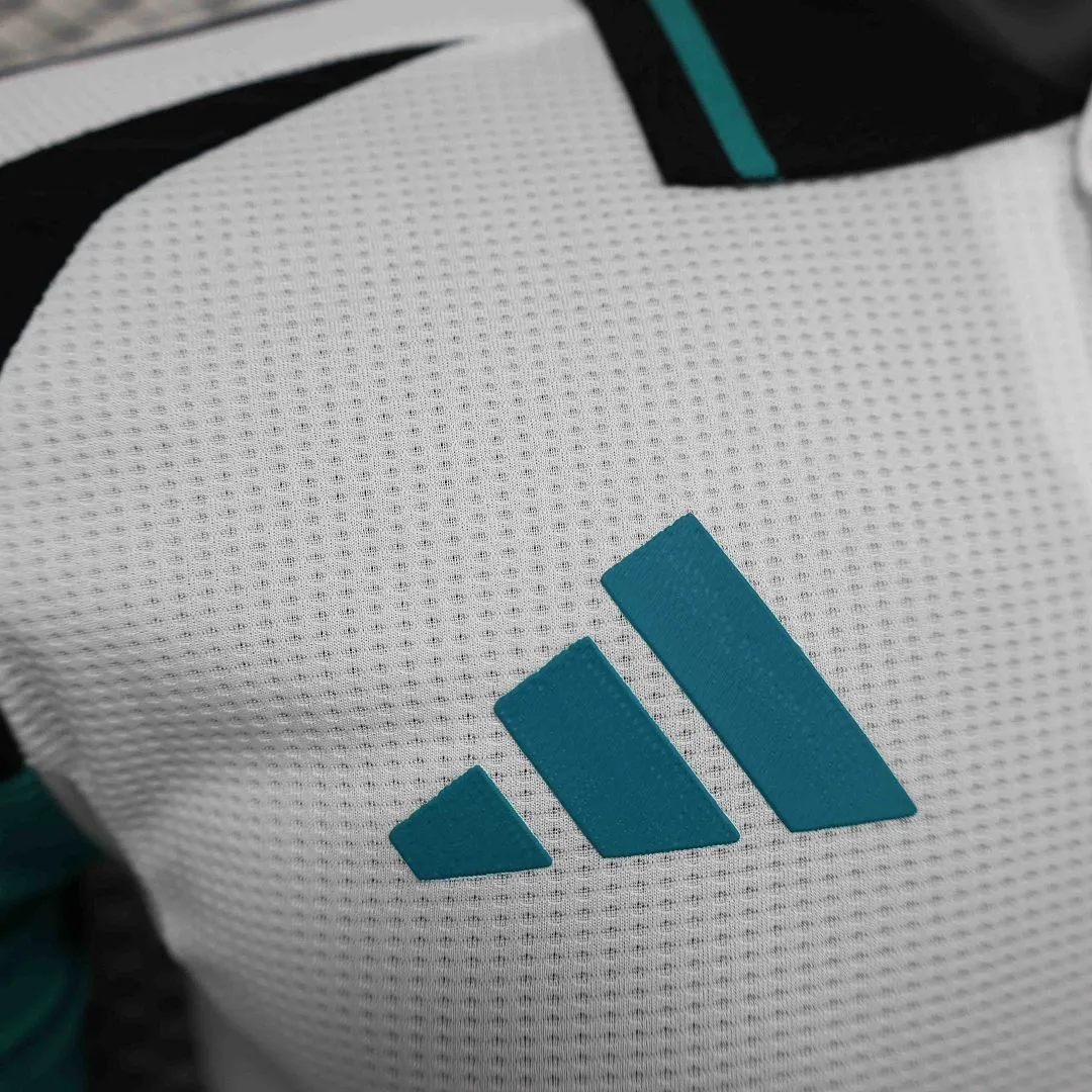 Jersi bola sepak Newcastle United 2024/25 — jersi ketiga, Versi pemain 4