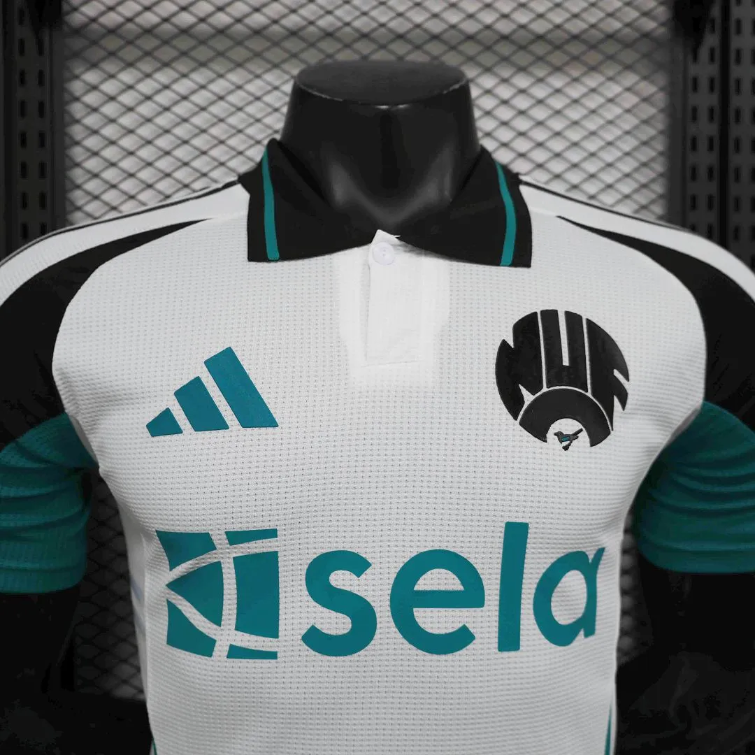 Jersi bola sepak Newcastle United 2024/25 — jersi ketiga, Versi pemain 3
